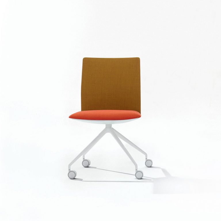 Arper_Kinesit_chair_MarcoCovi_trestle-fixed_front-face-upholstery_4807_1