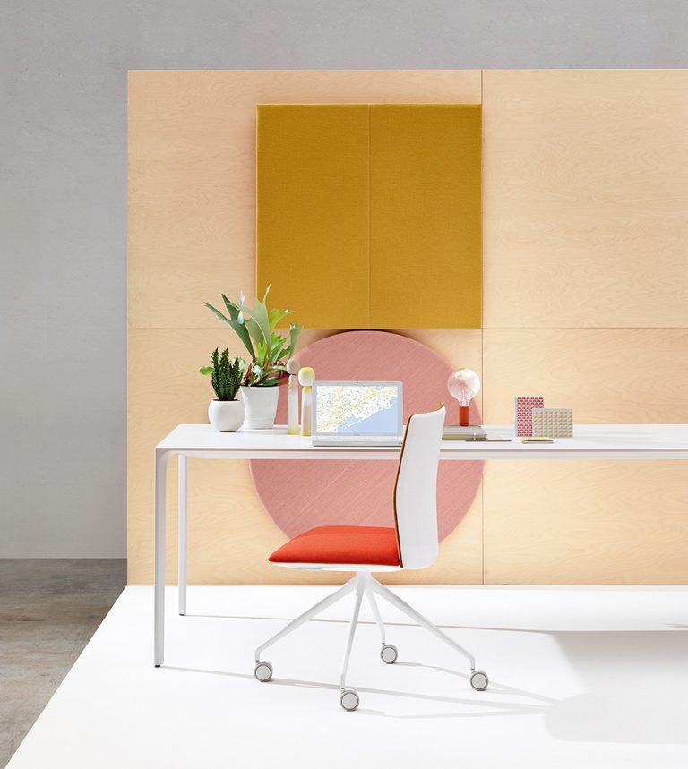 Arper_Kinesit_chair_MarcoCovi_trestle-fixed_front-face-upholstery_4807_2